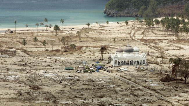 An aerial view of the Rahmatullah Lampuuk mosque.