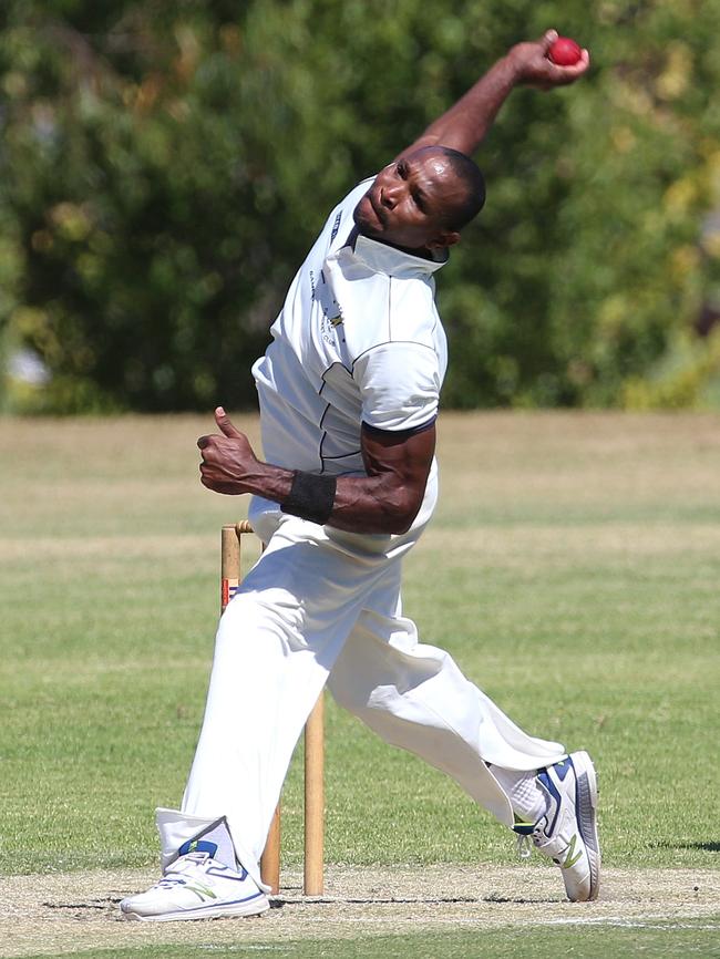 Brenton Parchment in action for Doutta Stars. Picture: Hamish Blair