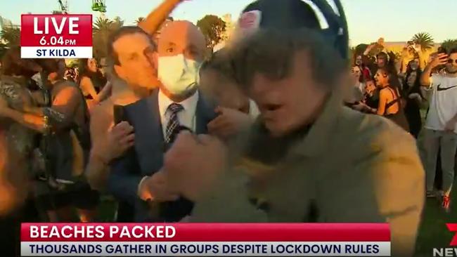 Reporter Paul Dowsley was kissed by a maskless beachgoer in a shocking breach of COVID rules.