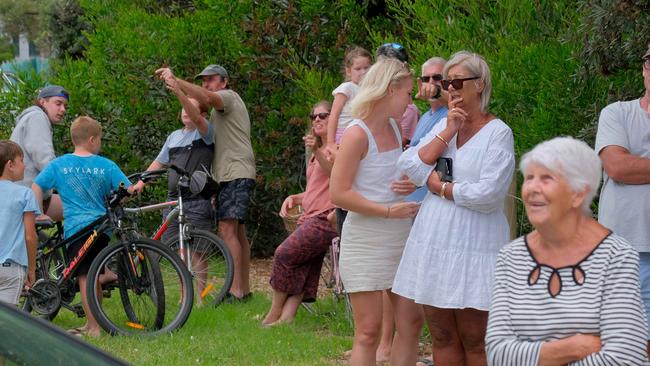 Bystanders watching the drama of Tiki’s rescue unfold. Picture: Mark Wilson