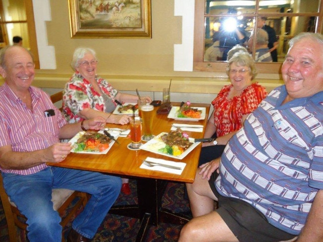 Ron &amp; Carmel O'Brian, Judy &amp; Mick Wilson. Settlers Inn Hotel nitelife Photos