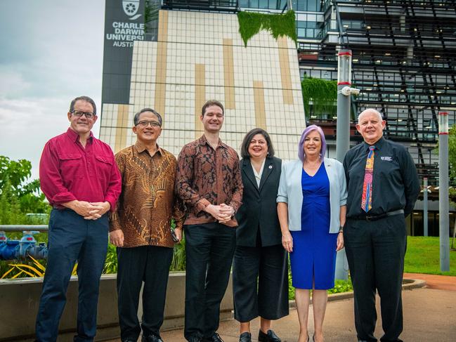 L-R: Federal Member for Solomon Luke Gosling, Consul of the Republic of Indonesia in Darwin Bagus Hendraning Kobarsih, CDU Associate Vice-Chancellor (AVC) Indonesia Dr Nathan Franklin, CDU Vice-President Global and External Relations Shannon Holborn, Minister for International Education, Migration and Population the Honourable Robyn Cahill, CDU Vice-Chancellor and President Scott Bowman.