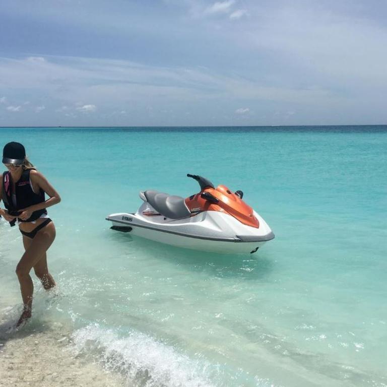 Jennifer Hawkins, "The ocean is absolutely mind blowing today.. so crystal clear!!! What a magical place." Picture: Instagram