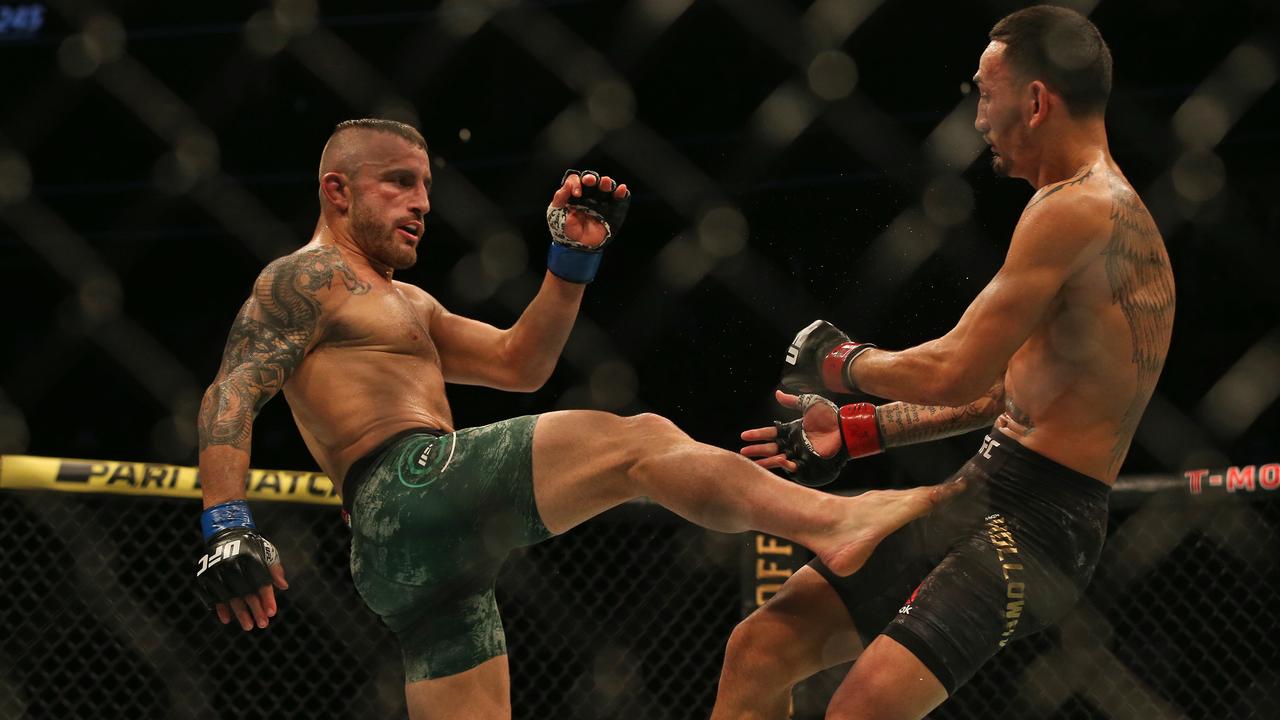 Alex Volkanovski on his way to claiming the title from Max Holloway at UFC 245. Picture: Richard Dobson