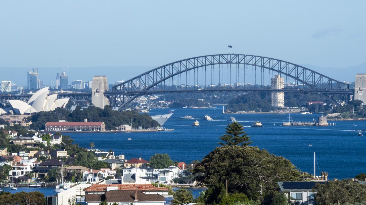 New South Wales will continue to experience high daily top temperatures from Thursday into the weekend. Picture: NCA NewsWire / Monique Harmer