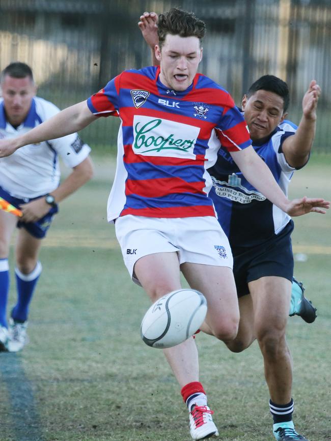 Bond Pirates winger Tom Sly sprints down the touchline. Picture Glenn Hampson