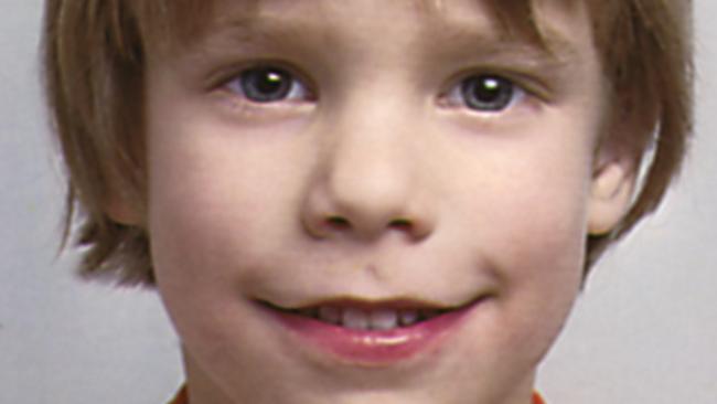 This undated image provided 28 May 2010 by Stanley K. Patz shows a flyer distributed by the New York Police Department of Patz's son Etan who vanished in New York on 25 May 1979. One of the most extensive missing-child searches was mounted to find him, but two decades later, the boy was officially declared dead. The Manhattan district attorney's office will take a fresh look at the evidence collected against the prime suspect, a convicted child molester serving 20 years in prison in Pennsylvania, USA. (AP Photo/Courtesy NYPD) EDITORIAL USE ONLY, NO SALES, FOR USE ONLY IN ILLUSTRATING EDITORIAL STORIES REGARDING THE DISAPPEARANCE OF ETAN PATZ OR OTHER MISSING CHILDREN