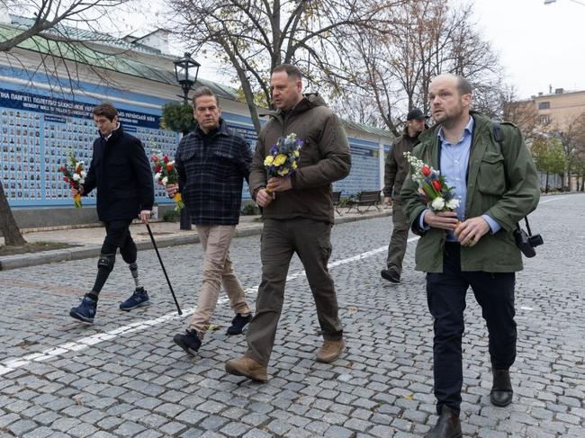 Lachlan Murdoch also laid flowers at the Wall of Remembrance. Picture: Office of the Ukrainian President