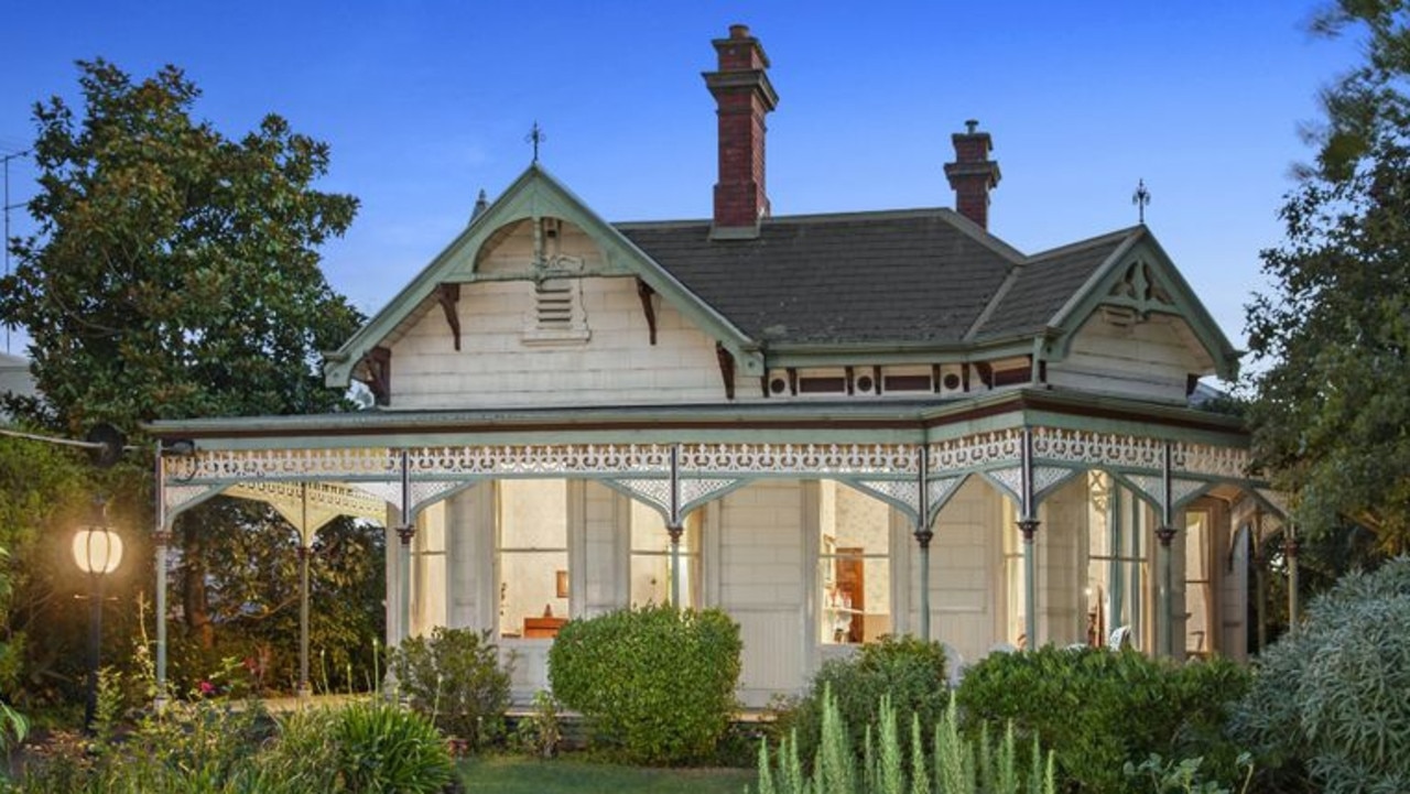 Ballarat property: Lake Wendouree house most expensive sale | news.com ...