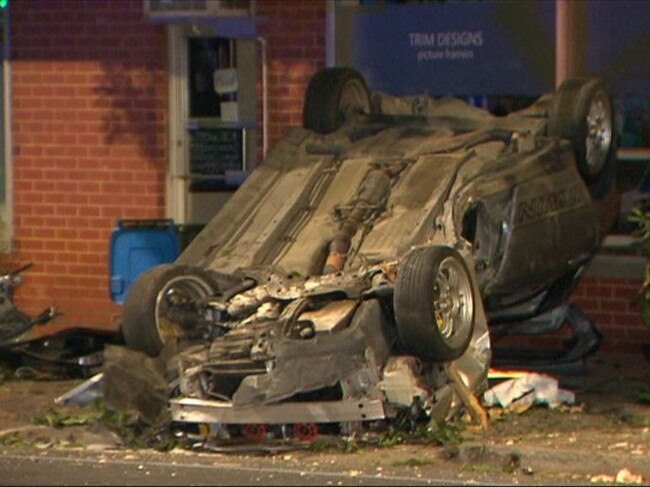 Man dies after car smashes into tree at Warradale