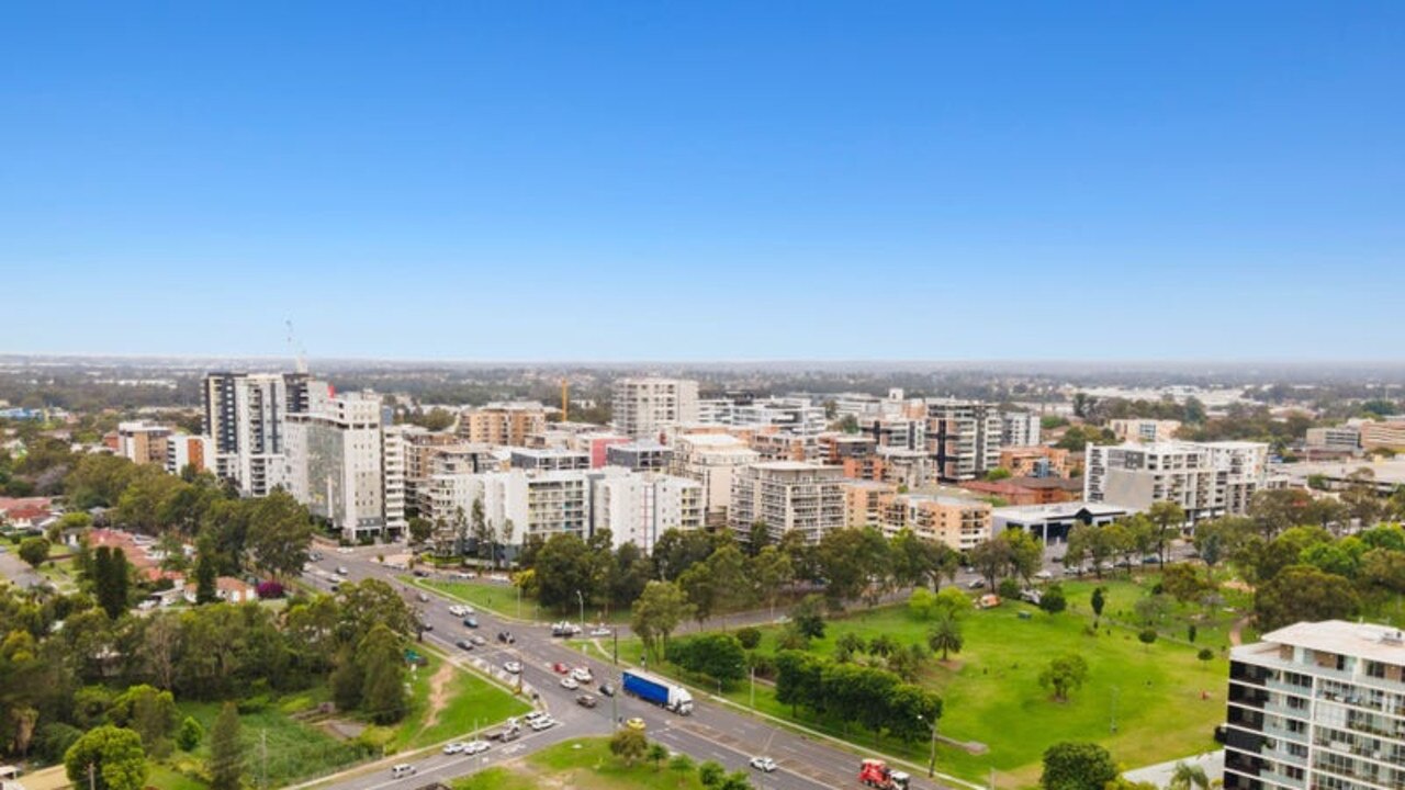 In regional NSW, the share of rentals below $400 per week had fallen from 52.4 per cent at the start of the pandemic to a record low of 23 per cent last month. NSW real estate.