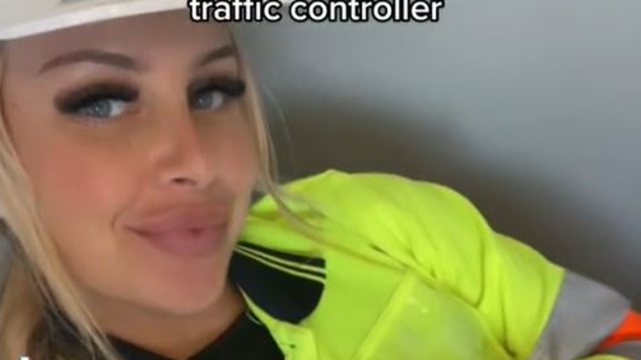 Traffic controller reveals what she makes in a week. Picture: TikTok/@ParisTaylor121