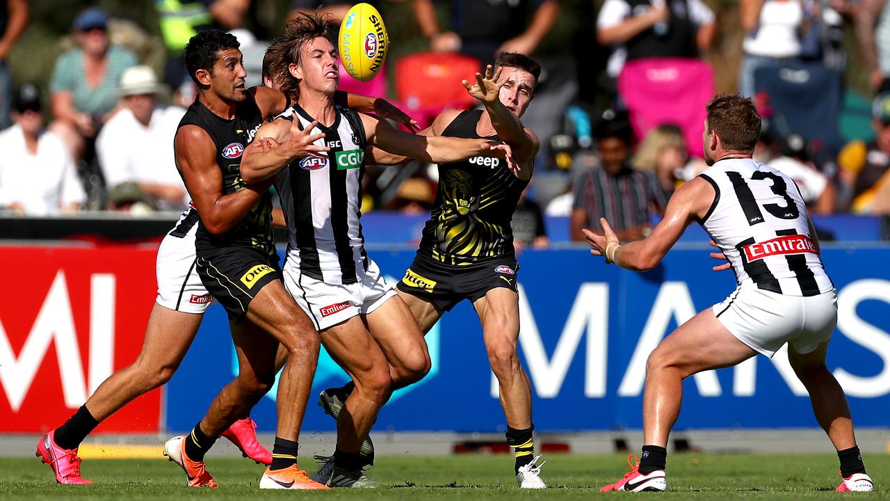 Two midfield rookies Tyler Brown of the Magpies and Marlion Pickett of the Tigers compete for the footy