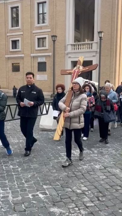 Sombre mood in Rome as Pope remains critical