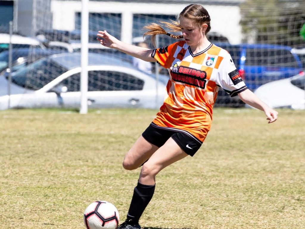 Claire Larden clearing the ball from defence.