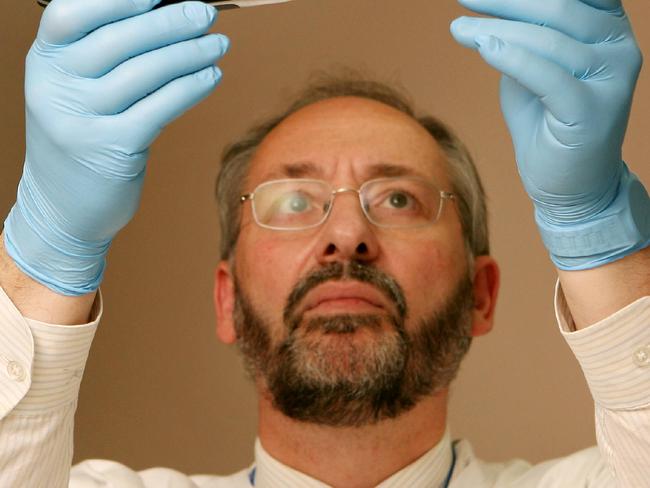 Forensic pathologist David Ranson holding a knife. Victorian Institute for Forensic Medicine.