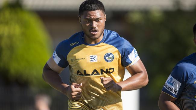 Utoikamanu will remain at the Eels this season before taking up a three year contract with Wests Tigers.