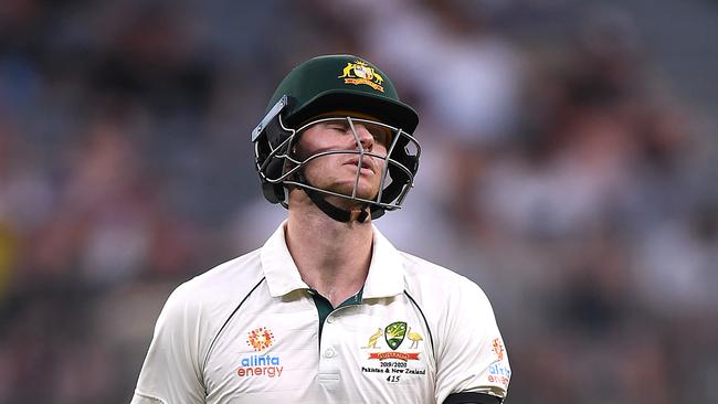 Australian batsman Steve Smith reacts following his dismissal by New Zealand bowler Neil Wagner  during day 1 of the first Test match between Australia and New Zealand at Optus Stadium in Perth, Thursday, December 12, 2019. (AAP Image/Dave Hunt) NO ARCHIVING, EDITORIAL USE ONLY, IMAGES TO BE USED FOR NEWS REPORTING PURPOSES ONLY, NO COMMERCIAL USE WHATSOEVER, NO USE IN BOOKS WITHOUT PRIOR WRITTEN CONSENT FROM AAP