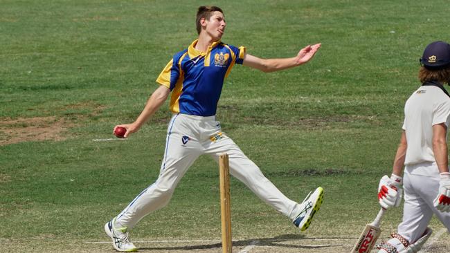 Craig Shield: Ormond bowler Jack Sotiriadis. Picture: Valeriu Campan