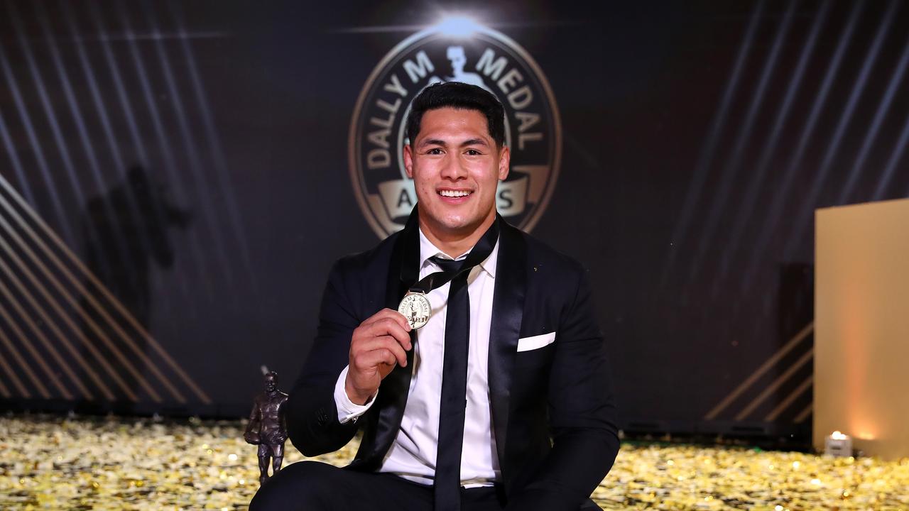 Roger Tuivasa-Sheck of the New Zealand Warriors poses on stage with the 2018 Dally M Medal.