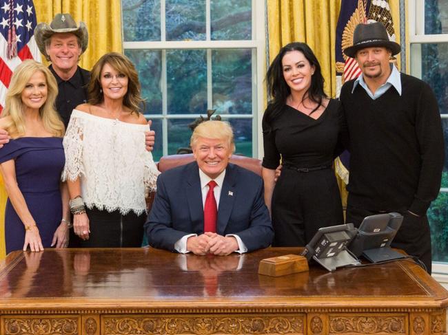 Sarah Palin, pictured with Donald Trump, urged Americans to wear masks. Picture: Shealah Craighead/White House