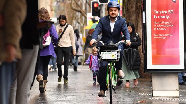 Former Federal Labor Senator Sam Dastyari arrives by bicycle to the Independent Commission Against Corruption hearing in Sydney, Thursday, August 29, 2019. (AAP Image/Dean Lewins) NO ARCHIVING