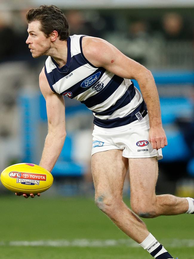 Isaac Smith looks to handball inboard. Picture: Michael Willson/AFL Photos via Getty Images