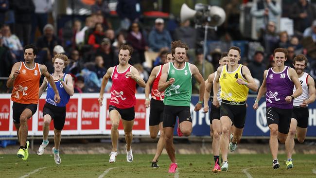 STAWELL, AUSTRALIA - APRIL 10: Athletes compete in the Stawell Athletic Club Bill McManus BackmarkersÃ¢â¬â¢ Handicap during the 2023 Stawell Gift at Central Park on April 10, 2023 in Stawell, Australia. (Photo by Daniel Pockett/Getty Images)