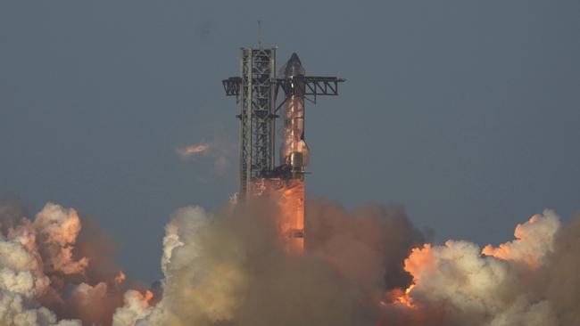 Starship lifts off from Starbase in Boca Chica, Texas. Picture: Eric Gay/AP