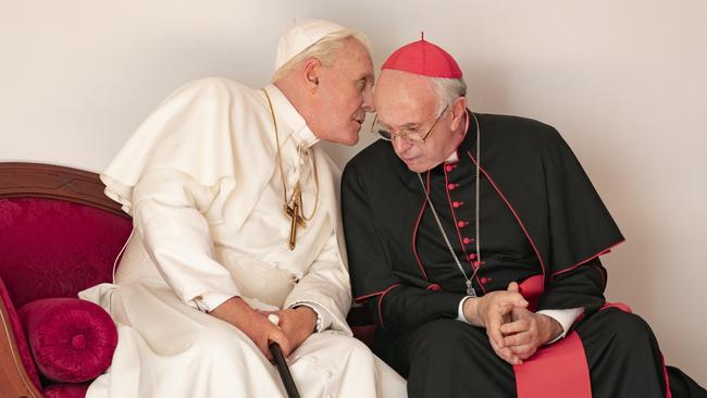 Anthony Hopkins and Jonathan Pryce in Two Popes.