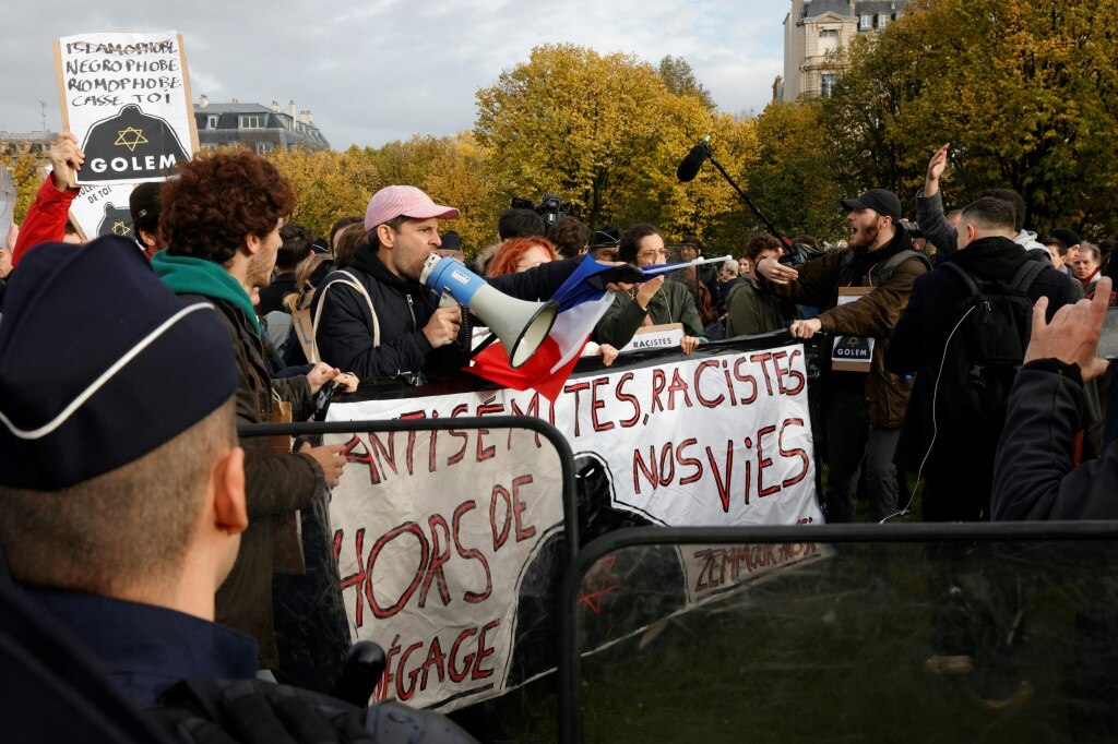 Antisemitizme karşı Paris Yürüyüşü 100.000’den fazla insanı bir araya getiriyor