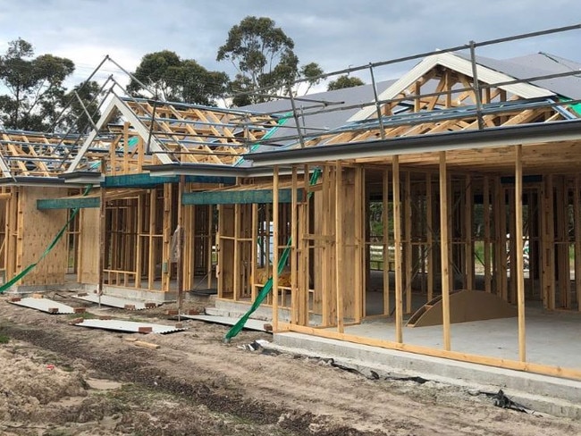 Melbourne building company Construct Homes collapses, goes into receivership