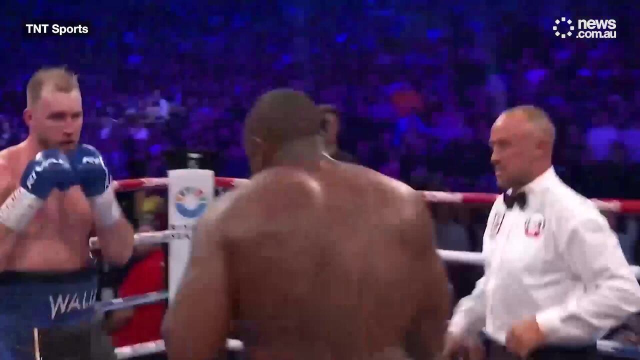 Boxer collapses in cartoon-like fashion after brutal punch