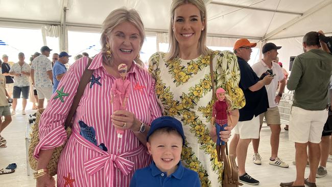 Jennifer Acton (left) with daughter Jessica and Jessica’s daughter Tommy - as they cheer Hi Barbie in the Magic Millions in honour of the late Alan Acton. Pictures- Ben Dorries ,