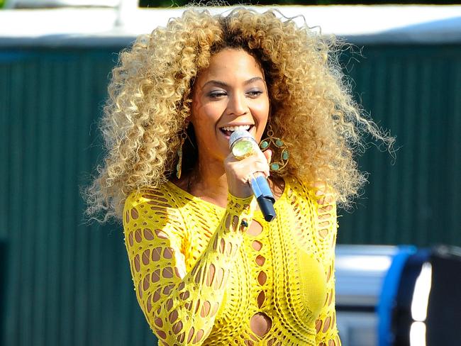 FOR VOGUE STORY - NEW YORK, NY - JULY 01: Beyonce performs on ABC's "Good Morning America" at Rumsey Playfield, Central Park on July 1, 2011 in New York City. (Photo by Andrew H. Walker/Getty Images)