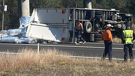 Man hurt, traffic stalled in Kinkuna truck rollover