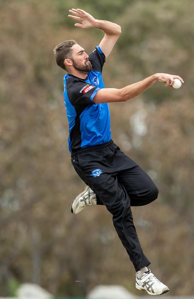 Ryan Sidebottom bowling for Greenvale Kangaroos in the Victorian Super Slam.