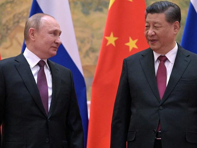 Russian President Vladimir Putin (L) and Chinese President Xi Jinping pose during their meeting in Beijing, on February 4, 2022. (Photo by Alexei Druzhinin / Sputnik / AFP)