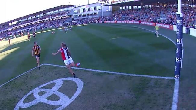 Josh Bruce misses from the goalsquare against Hawthorn.