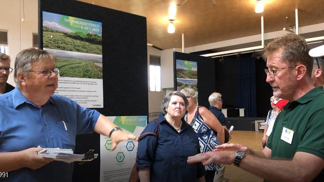 Resident and toxicology expert Jorma Ahokas, left, speaks with WaterTechnology’s Tony McAlister at the meeting on the weekend.