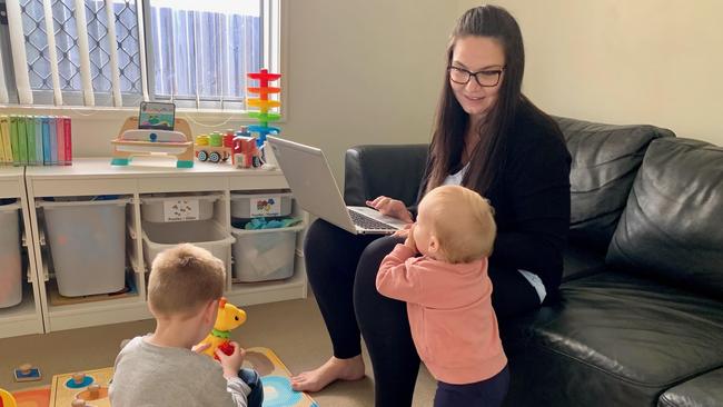 Mum Megan Verry says parents should not have to pay the full price of child care while they are in lockdown with their kids.