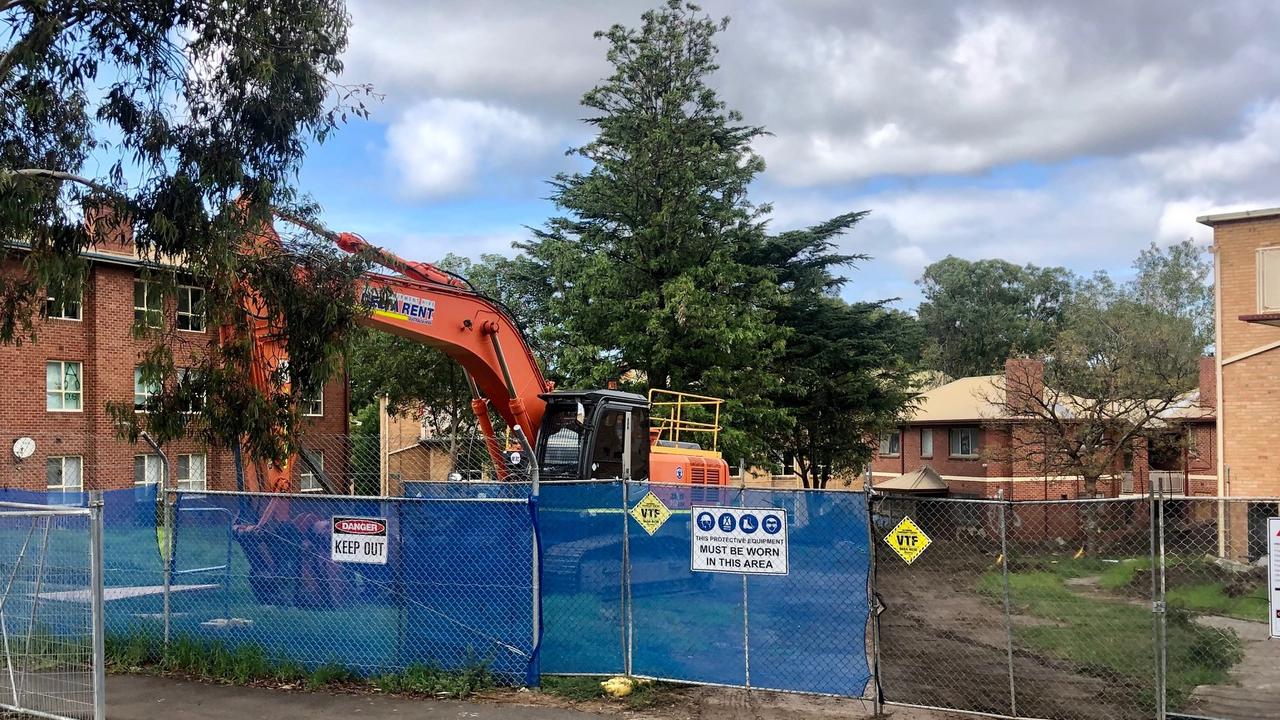 Melbourne public housing: Shock asbestos find halts flagship ...