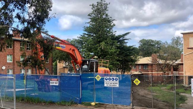 Demolition work has stopped at the site of the North Melbourne public housing flats which is to be redeveloped for a new public-private housing estate.