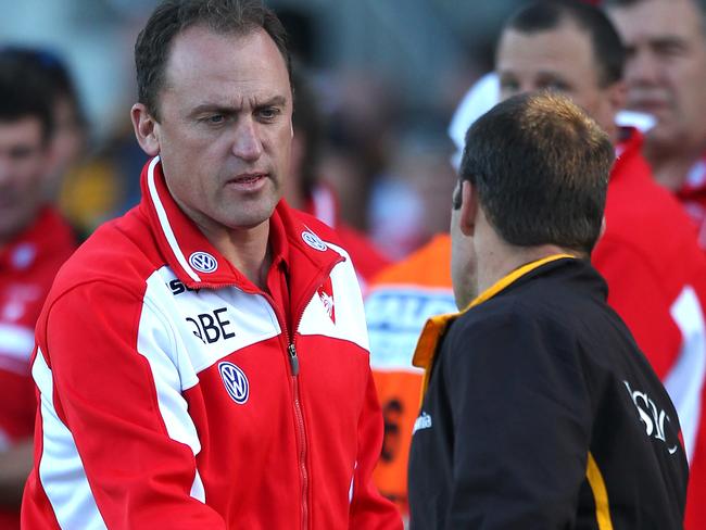 Alastair Clarkson and John Longmire shake hands.
