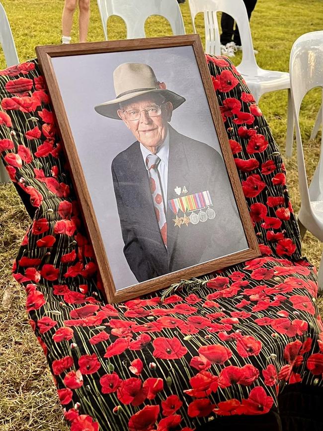 A seat was left at the Alice Springs dawn service for Sydney Kinsman, the town's last World War II veteran who died last year at 100-years-old.