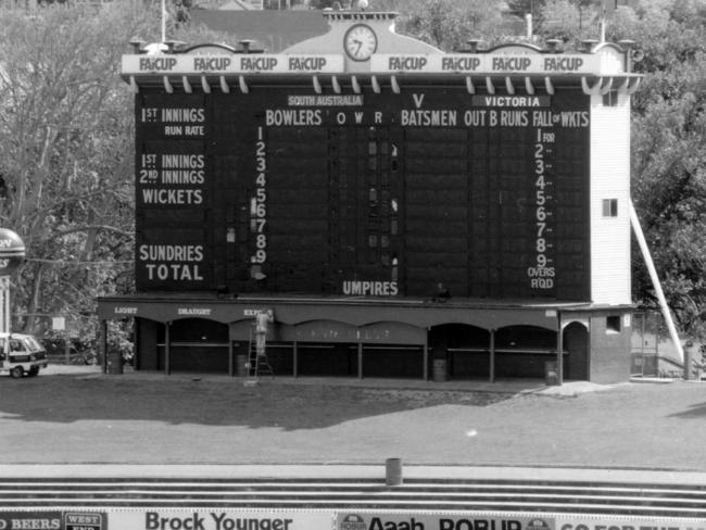 The Adelaide Oval scoreboard in 1990.