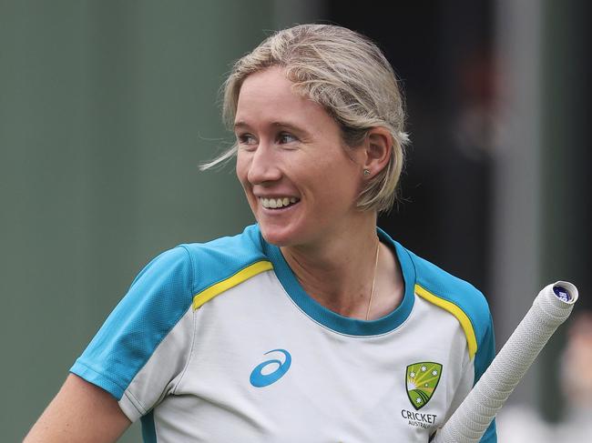 CANBERRA, AUSTRALIA - JANUARY 25: Beth Mooney of Australia heads into the nets for a bat during an Australian Women's Ashes squad training session at Manuka Oval on January 25, 2022 in Canberra, Australia. (Photo by Mark Evans/Getty Images)