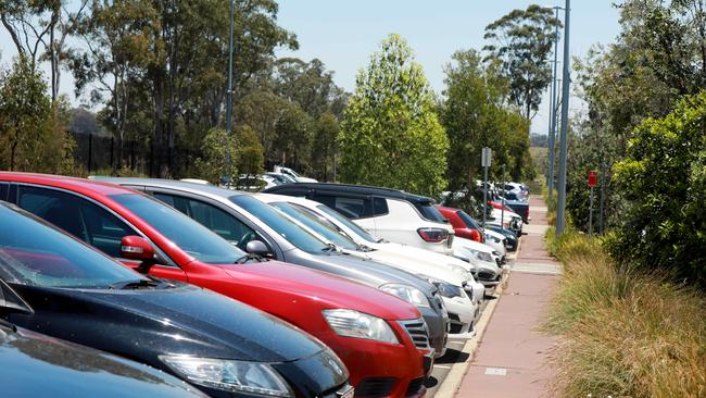 Carparking at capacity at Leppington railway station in Leppington. (AAP IMAGE / Angelo Velardo)