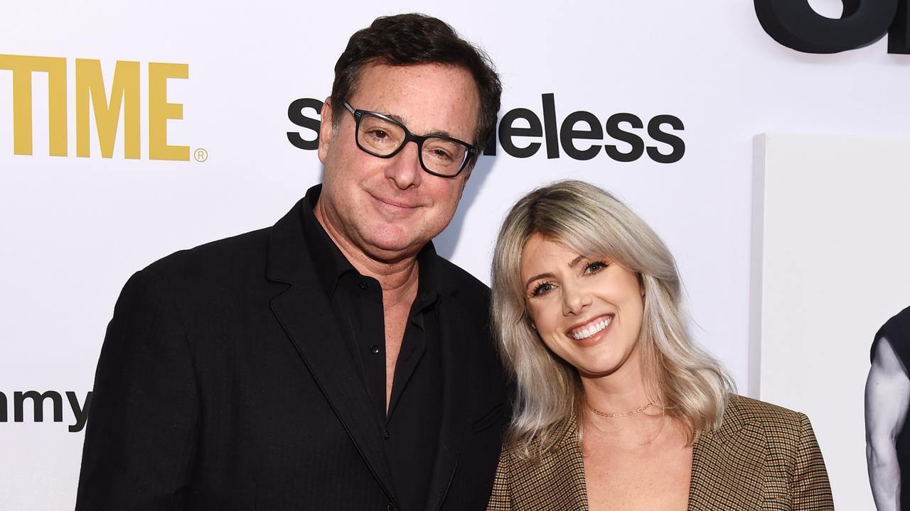 Bob Saget (L) and wife Kelly Rizzo in 2019.