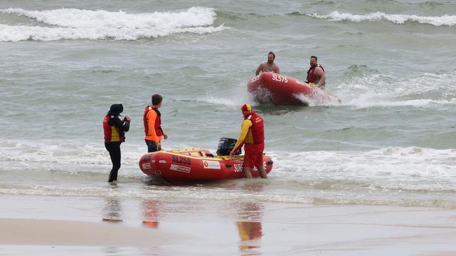 Surf Life Saving SA personnel at Henley Beach for the search. Picture: Russell Millard Photography